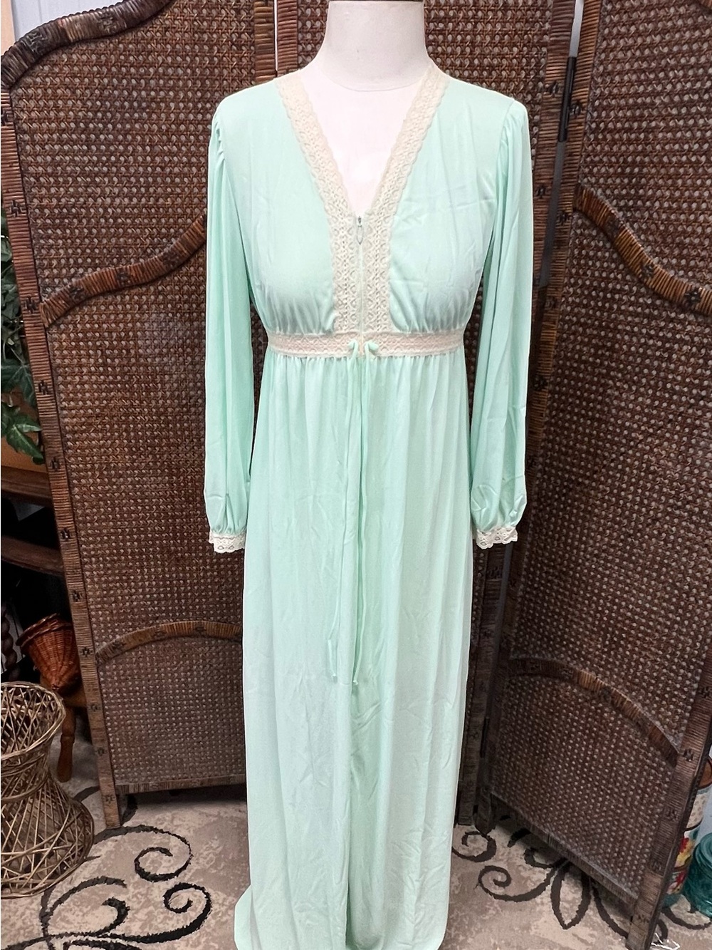 Vintage Lorraine long nightgown mint green small long sleeve grandma core